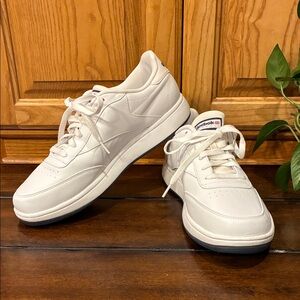 Like New Men’s Size 11 Reebok White Retro Tennis Sneakers (ABBA)